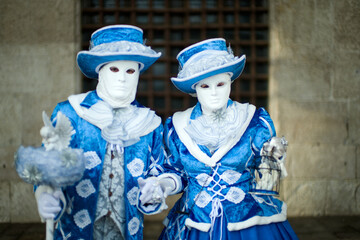 Obraz premium Venice, Italy - February 9, 2026 - People dressed in masks for the Venice Carnival have their photos taken by tourists