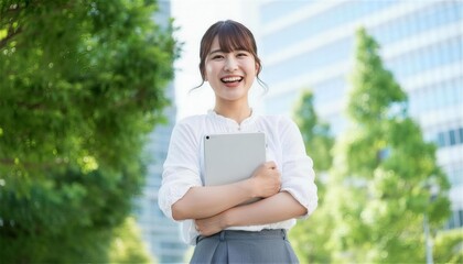 Fototapeta premium タブレットを胸に抱きしめ歓喜する若手ビジネス女性