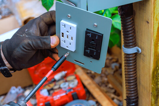 Installing new electrical outlet with USB ports in residential setting