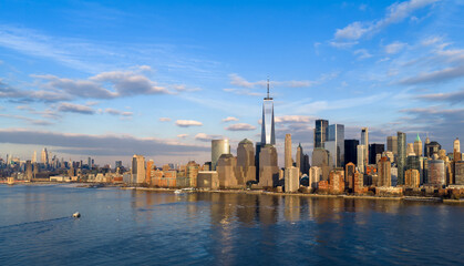 Obraz premium New York City skyline. Manhattan skyline in New York City. Iconic skyscrapers of New York City. New York skyline panorama.