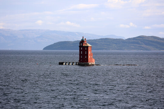 Norway's most famous lighthouse, Kjeungskjaer 