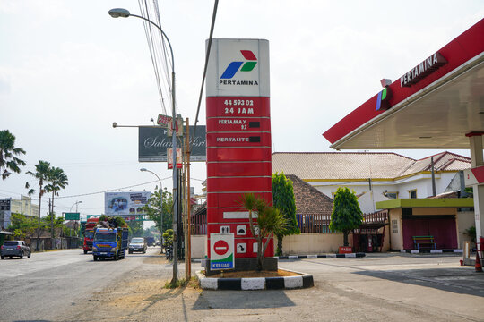 The situation at the gas station saw lots of cars, motorcycle and trucks queuing up to refuel. A filling station also known as petrol or gas station. Pati, Indonesia.