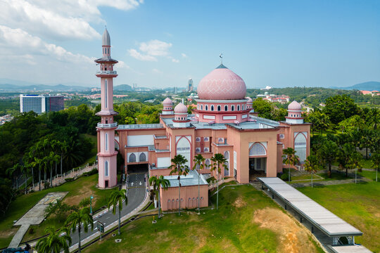 Aerial view of University Malaysia Sabah Masjid, UMS Mosque, located in kota kinabalu, sabah, Malaysia