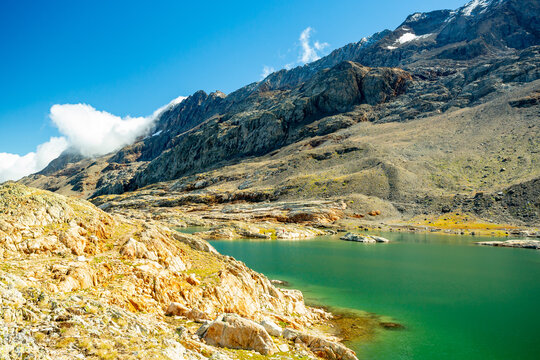 Alpe d'Huez lake trail, France