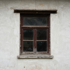 Fototapeta premium Old exterior window with cracked frame and chipped paint showing weather exposure and age