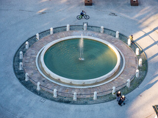 Italia, Toscana, la città di Lucca. Veduta della città. Piazza Duomo, fontana. © gimsan