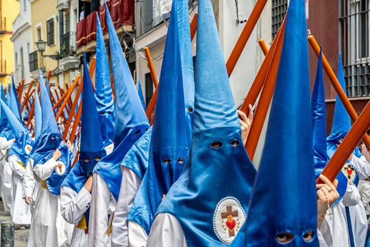Seville Holy Week: Hiniesta Brotherhood Nazarenos Procession, Palm Sunday