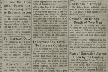 Obraz premium Vintage newspaper article background