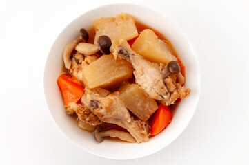 鶏手羽元と大根の煮物 人参としめじ入り 和風家庭料理