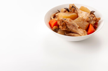 鶏手羽元と大根の煮物 人参としめじ入り 和風家庭料理