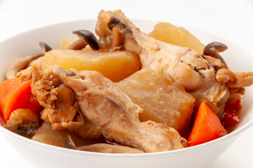 鶏手羽元と大根の煮物 人参としめじ入り 和風家庭料理
