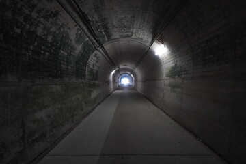 トンネル