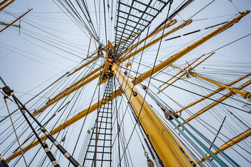 Fototapeta premium mast of ship without sails, bottom view