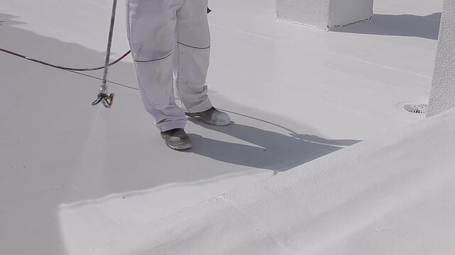 Applying White Reflective Roof Coating for Waterproof Hydroinsulation Protection