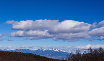 青空と雪化粧の浅間山冬景色