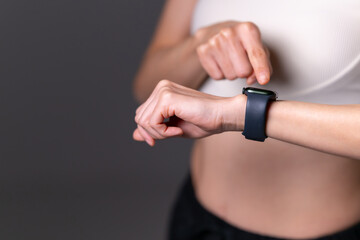 スマートウォッチ　女性