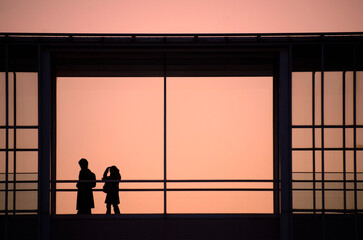 夕方のカップル