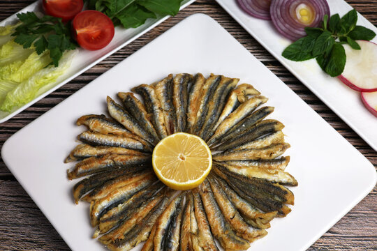 Hamsi Tava Fried anchovies on a plate