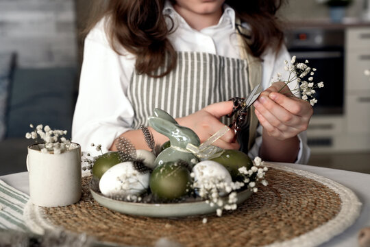 Easter preparation: creating a festive eco-friendly centerpiece