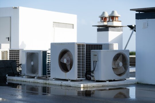 Air conditioning (HVAC) installed on the roof of industrial buildings.