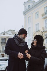 Fototapeta premium Senior couple enjoying city dating and shopping