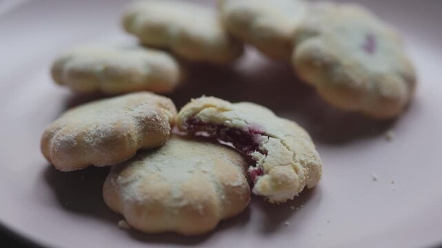  Star-Shaped Mini Strawberry Shortbread Cookies