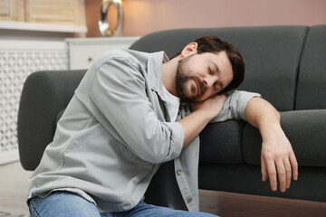 Obraz premium Unhappy man feeling extreme fatigue at home