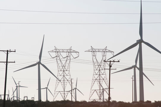 USA, California, Palm Springs.  San Gorgonio Wind Farm.  In the  Coachella Valley it is one of the US's largest wind farms. It contains more than 4000 separate windmills in a 70-square-mile area.