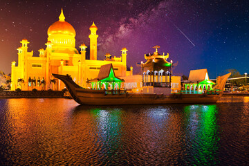 ブルネイのオールドモスクの美しい夜景風景