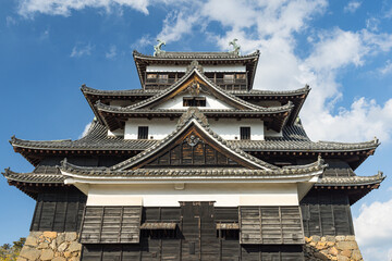 Fototapeta premium 日本 島根県松江市殿町にある現存天守で国宝の松江城の天守閣