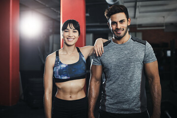 Naklejka premium Confidence, personal trainer or people with portrait in gym, fitness or training support for workout goals. Pride, instructor or woman with man for exercise guidance, sport club membership or smile