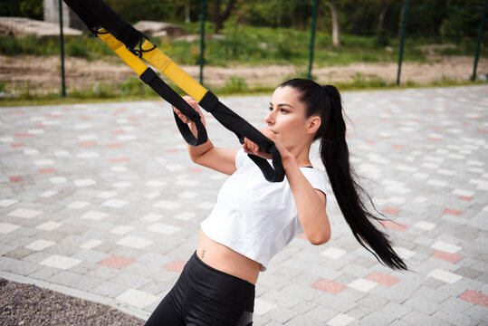 Fitness brunette woman in black leggings training outdoor