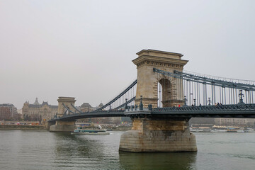 Obraz premium Széchenyi Chain Bridge, connecting Buda and Pest, oldest bridge in Budapest, Hungary 