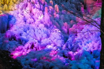 あしがくぼの氷柱のライトアップ