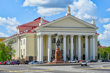 Obraz premium Scenic view of the New Experimental Theater in Volgograd, Volgograd region of Russia