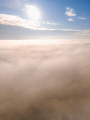 Obraz premium Tranquil cloudscape with sunlight and horizon