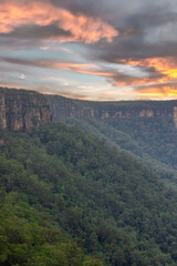 Obraz premium Beautiful flowing River in Fitzroy water Falls in Bowral NSW Australia beautiful colourful cloudy skies lovely waterfalls