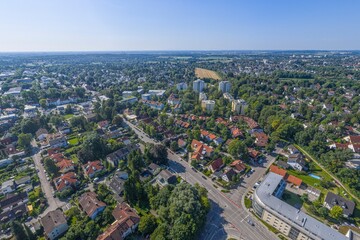 Die Gemeinde Gr&ouml;benzell am westlichen Stadtrand von M&uuml;nchen aus der Vogelperspektive