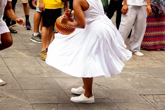 O xequer&ecirc;, ab&ecirc; ou agb&ecirc; &eacute; um instrumento musical de percuss&atilde;o criado na &Aacute;frica usado no samba em escola de samba no Brasil. 
