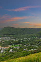 Obraz premium Sea Cliff Bridge on the southern coast of Sydney with sweeping Ocean Views and Mountain terrain. a major Bridge Road on the beautiful Australian coastline Australia