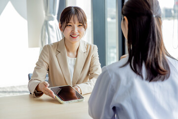 ビジネス　病院　医師　研究　MR 打合せ　商談
