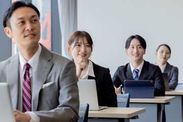 研修を受けるビジネスマン
