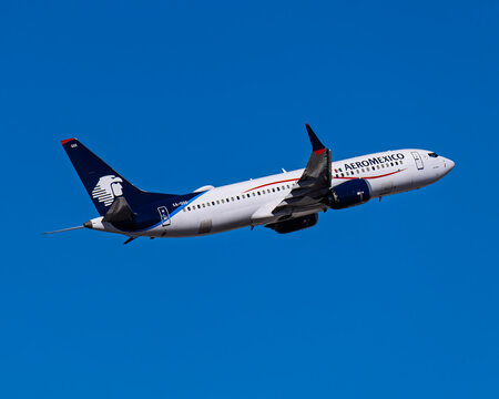 sky harbor airport 2-1-2026 Phoenix, AZ USAAeromexico Boeing 737-Max8 XA-GOS departure from 7L at Phoenix Sky Harbor Intl. Airport.