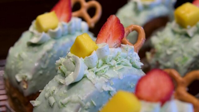 strawberry mango pretzel cake Decorate lemon cupcakes with mint cream multi-colored sugar sprinkle. Close-up 