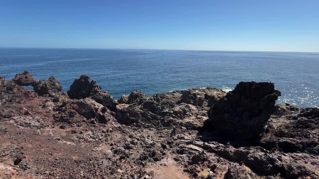 Costa volc&aacute;nica en el sur de Tenerife con vista al Atl&aacute;ntico