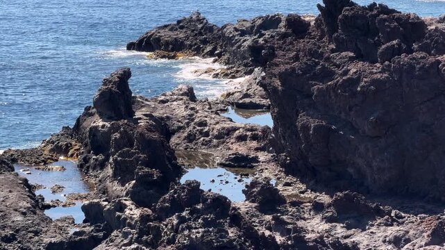 Costa volc&aacute;nica en el sur de Tenerife con vista al Atl&aacute;ntico