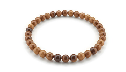 Obraz premium A stylish tiger's eye beaded bracelet on a white background