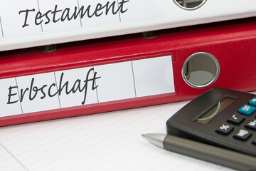 Aktenordner mit der Kennzeichnung Testament und Erbschaft