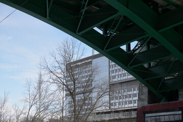 Fototapeta premium Hennick Bridgepoint Hospital viewed from Bayview path beneath a Riverdale footbridge, Toronto
