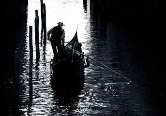silhouette of a gondolier on the gondola  © Agata Kadar